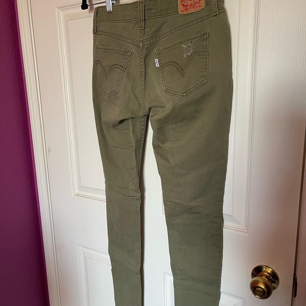 Levi’s 535 super skinny distressed